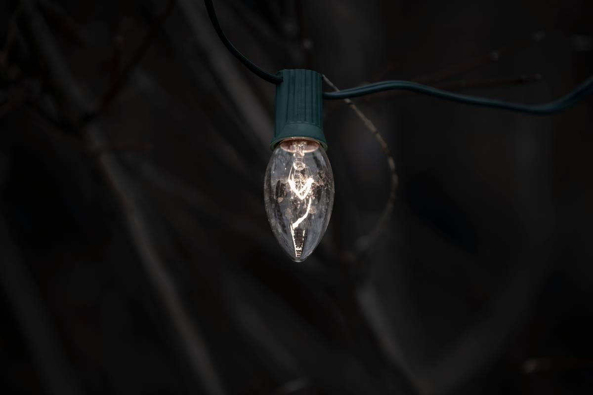 Comparison chart showing differences between indoor vs outdoor C9 bulbs, wire gauge types, and LED vs incandescent wattage for roof line installations