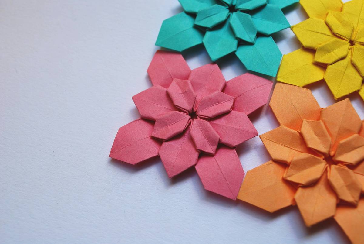How to Make a Paper Chain Garland That Actually Wows (Without the Mess)
