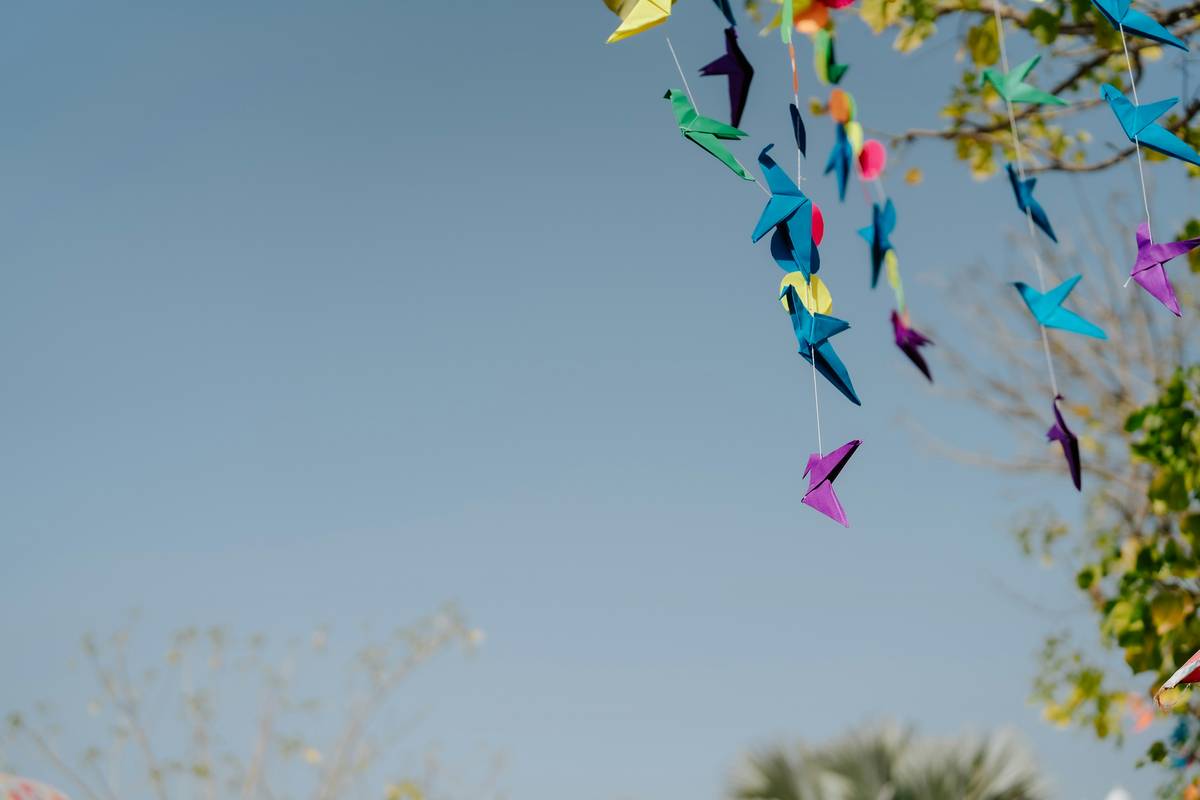 Side-by-side comparison of paper chain garlands made from printer paper (left, sagging) vs. cardstock (right, crisp and structured)