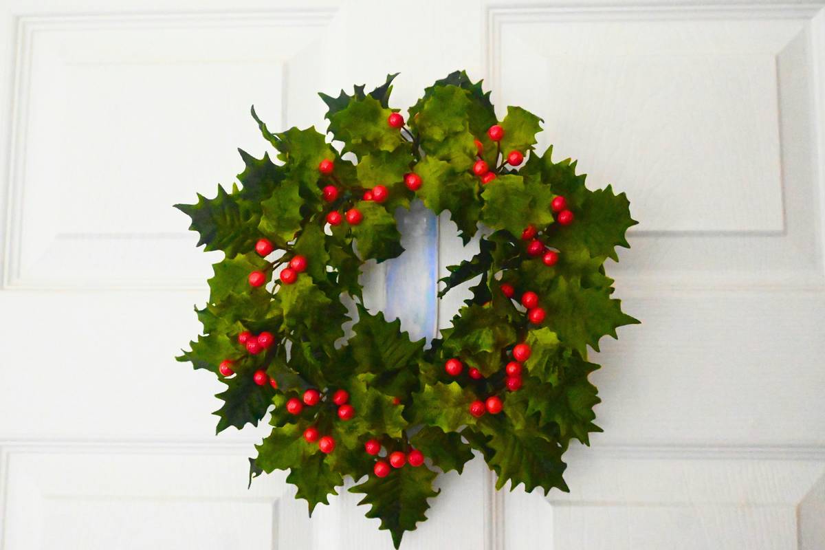 The Pre Lit Wreath Guide That Won’t Leave You in the Dark (Literally)